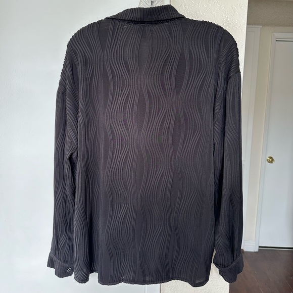 button down - Picture 3 of 4